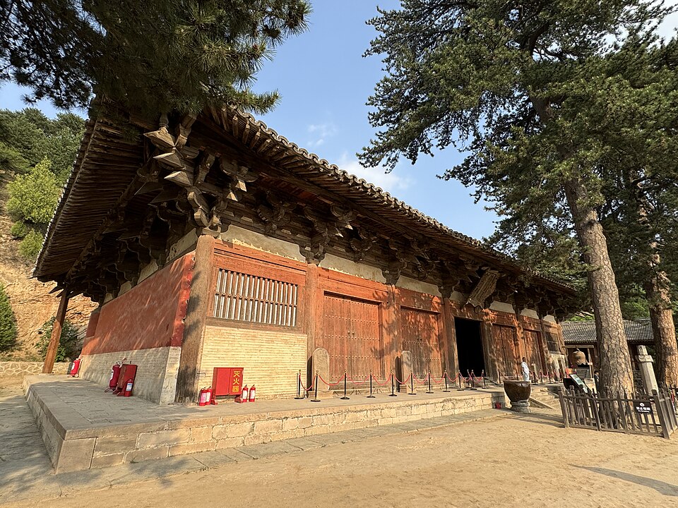 Side view of the East Main Hall at Foguang Temple.